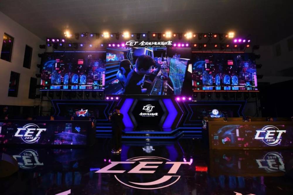 起伏不定 起伏不定